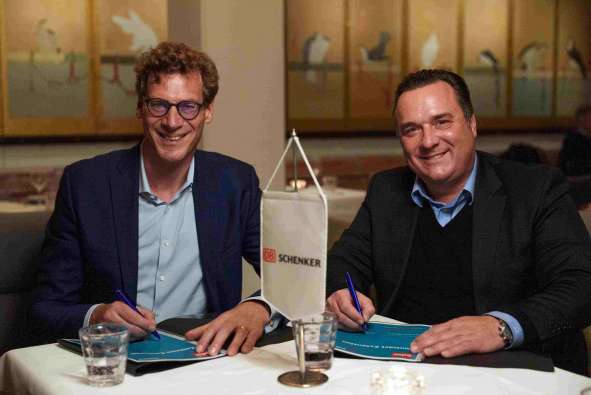Thorsten Meincke, Global Board Member for Air & Ocean Freight at DB Schenker, and Joerg Jung, Infor EVP and General Manager International sign a partnership agreement