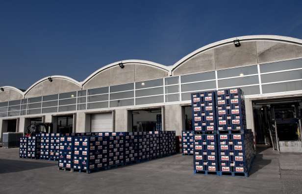 photo of the outside of the duvel warehouse with pallets of products stacked up outside