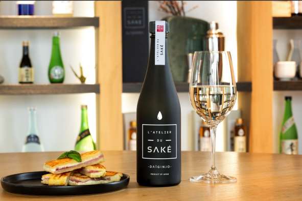 photo of a black sake bottle with a wine glass