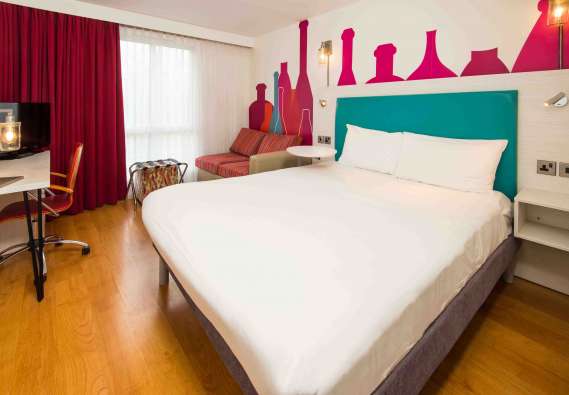 photo of a bright and colorful hotel room at one of the starboard hotels