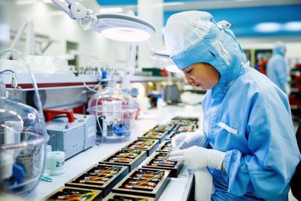 VDL ETG clean lab high-tech microchips woman technician