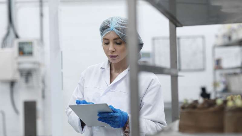 ERP software F&B manufacturers use to prevent recalls while maintaining quality and compliance.